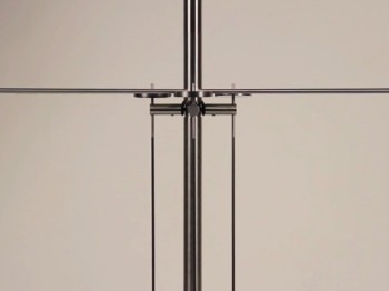 Sculpture made of perpendicular metal rods