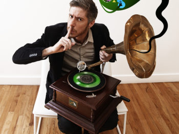 Headshot of Gui Marcondes holding gramophone